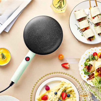 crepiere electrique verte sur table avec aliments