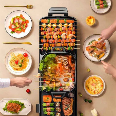 gens autour plancha electrique garnie aliments